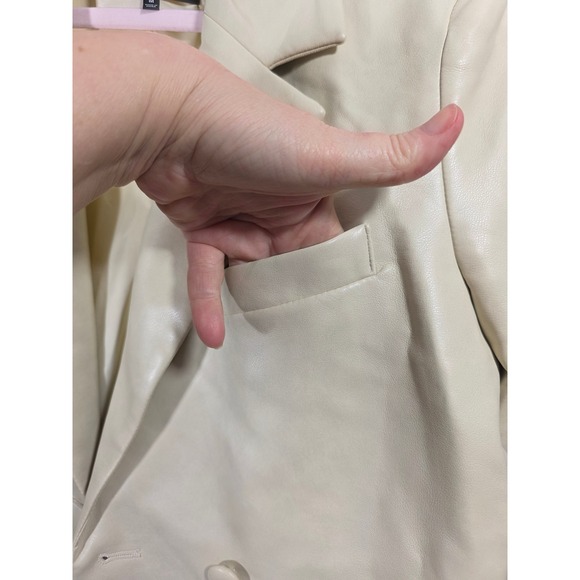 7 For All Mankind Faux Leather Cropped Blazer Cream Double Breasted Jacket M - Picture 3 of 9